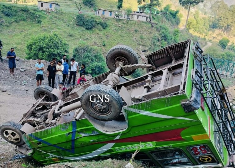 10 Injured In Minibus Accident In Rajouri