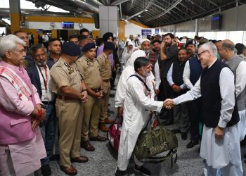 CM Omar Abdullah bids farewell to first batch of Hajj pilgrims at Srinagar Airport