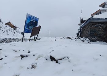 Upper reaches receive untimely snowfall, rains lash plains