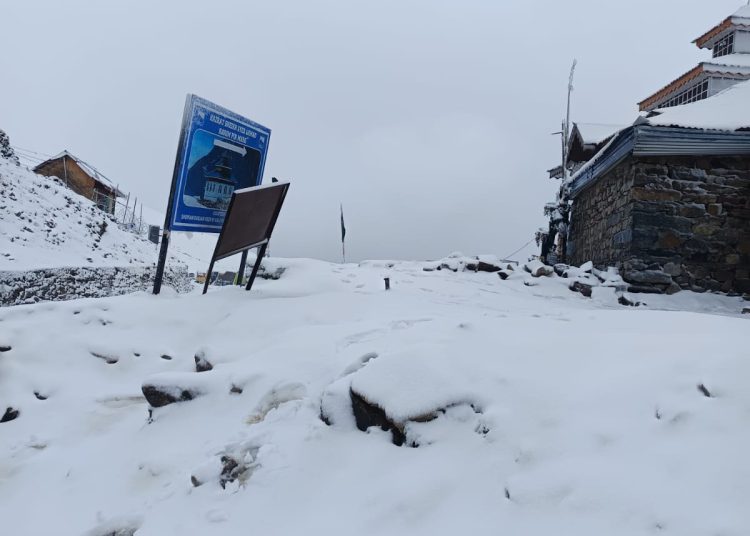 Upper reaches receive untimely snowfall, rains lash plains
