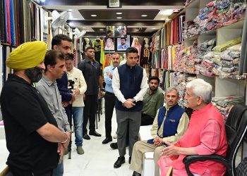 LG Manoj Sinha interacts with shopkeepers, sips tea at local shop in Lal Chowk