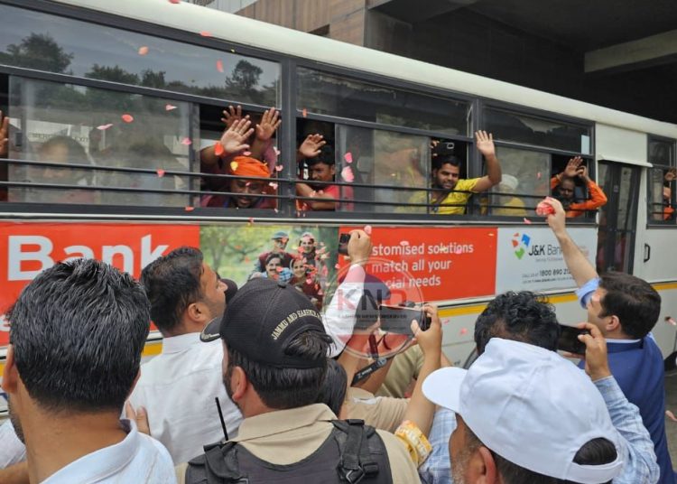 First batch of 5,485 Amarnath pilgrims reaches Qazigund