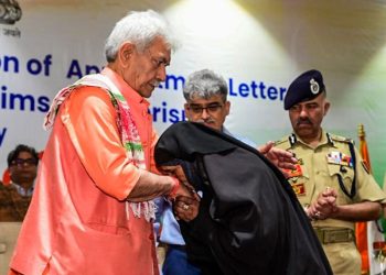 دہشت گردی سے متاثرہ خاندانوں نے کی اپنی روداد پیش، متاثرین نے ایل جی منوج سنہا کے اقدامات کی ستائش کی
