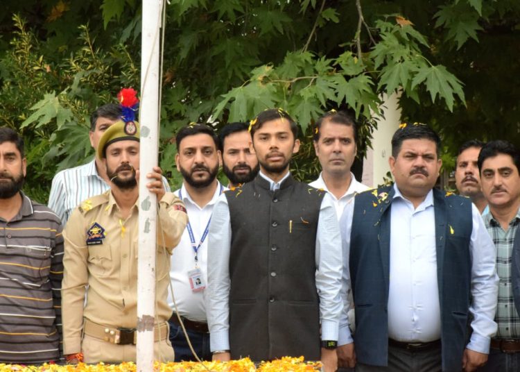 Director Information hoists Tri-colour at DIPR Complex Srinagar