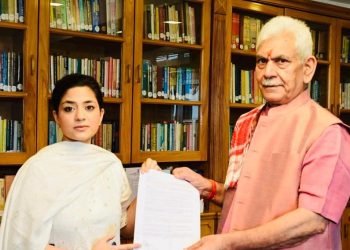 Iltija Mufti calls on LG Sinha over NH closure