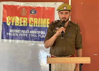 Police Organises Cybercrime Awareness Programmes Across Police District Awantipora