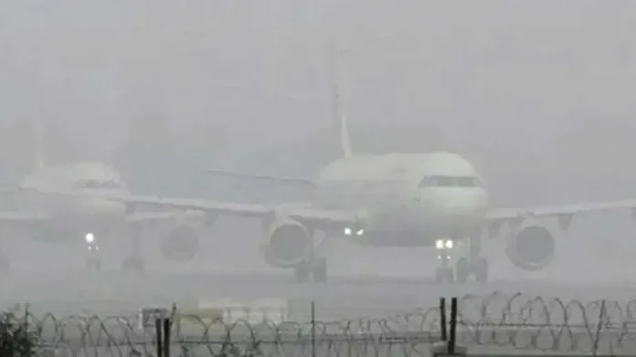 Cold morning and dense fog disrupt normal movement in Jammu, Three morning flights delayed
