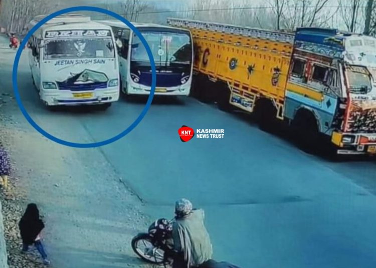 Bandipora: ARTO Fines Vehicle Rs 5,000 for Traffic Violation, Licence Cancellation Initiated