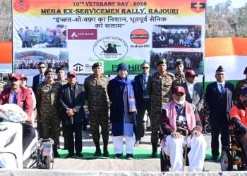 LG Pays Tribute to Veterans, Veer Naris on Armed Forces Veterans Day in Rajouri