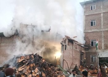 Cold chain godown gutted in Lassipora fire, growers’ material destroyed