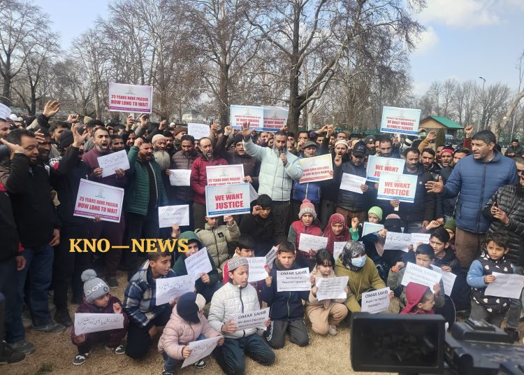 Families, children join EJAC sit-in seeking regularisation of workers in Srinagar