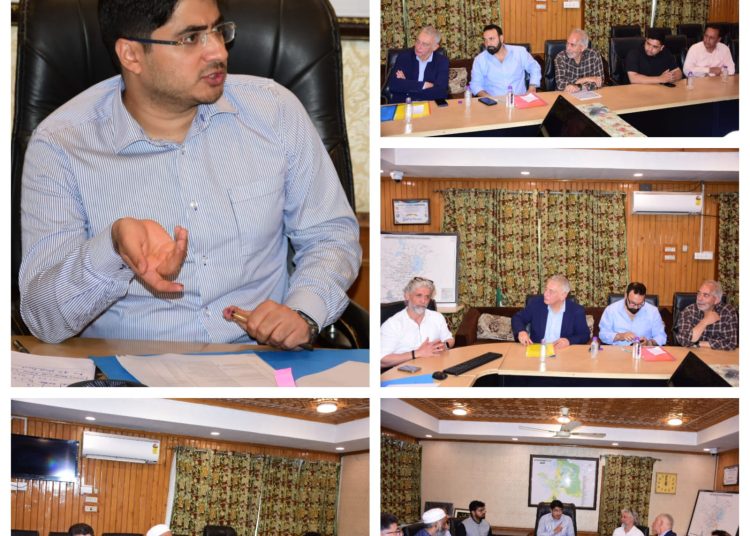 Hoteliers Raise Civic Issues With SMC Commissioner, Seek Better Sanitation