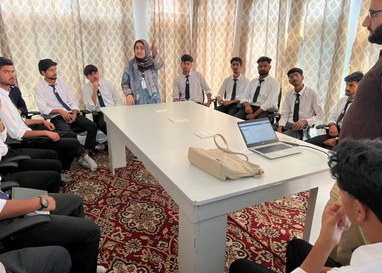 GBHSI Khonmoh students get first-hand exposure to AI, Cyber Security at GenTechPro