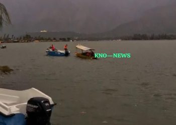 Tourists rescued from Dal Lake as winds strand Shikara